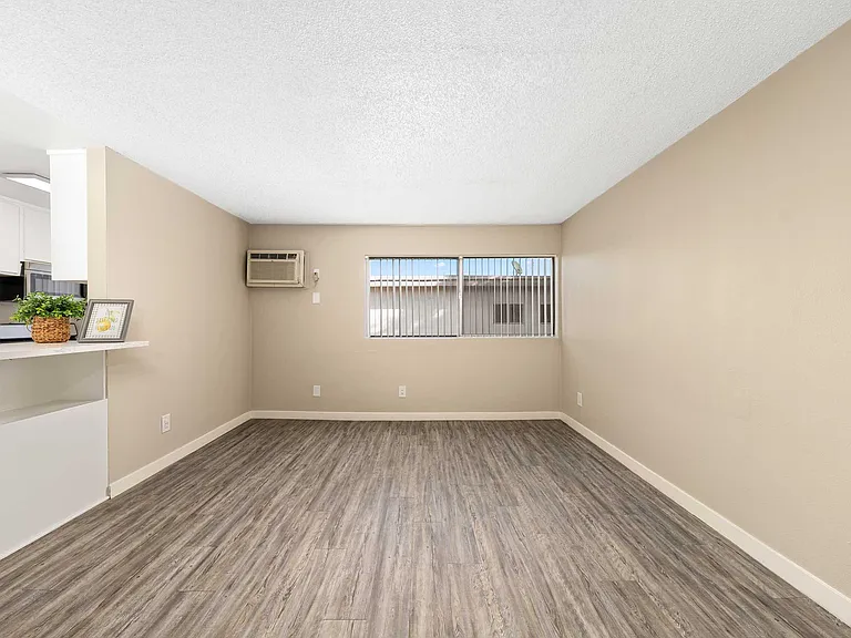 Summerview Beach Resort Luxury Apartments — Photo 42