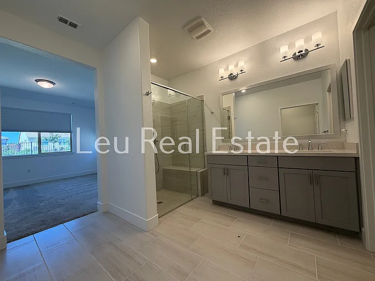 8961 Cerro Vista Dr — Photo 11