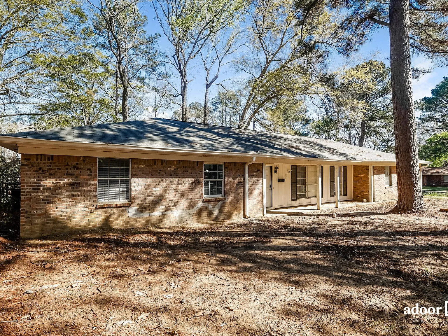 4 bed, 2.5 bath, 1947 sqft, $1,900 — Photo 1