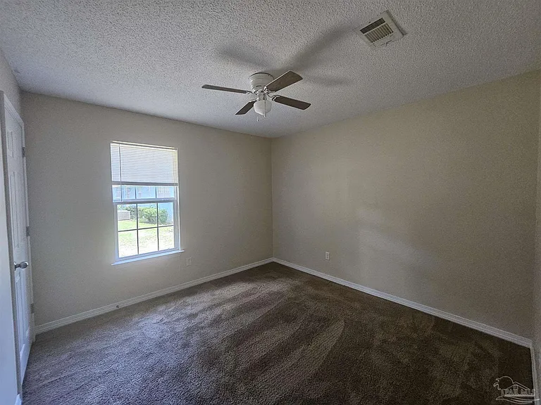 2040 E Roberts Rd — Photo 5