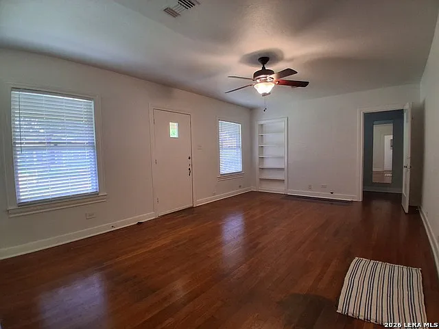 315 W Ridgewood Ct — Photo 2