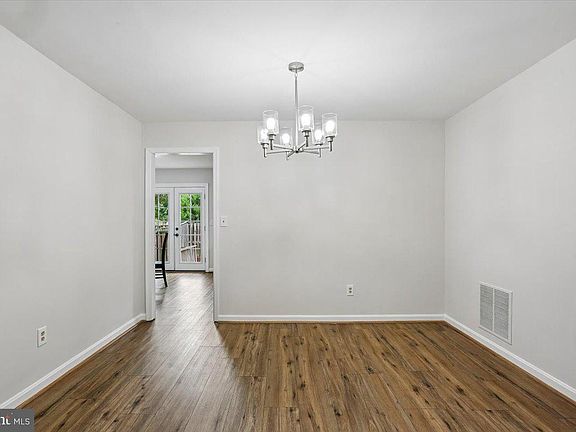5th image of 1015 Windrush Ln #11