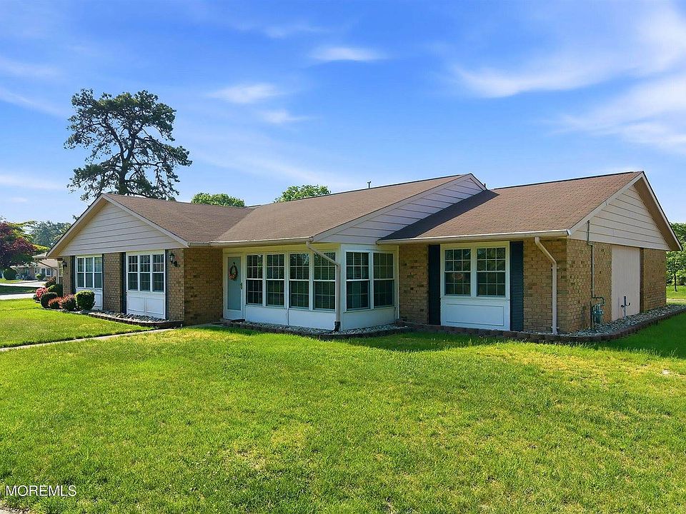 1st image of 76B Buckingham Dr