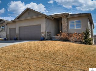 16363 Lothrop Cir, Omaha, NE 68116