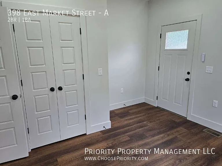 398 E Market St #A — Photo 17
