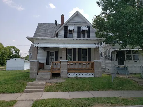 807 15th St Photo 1
