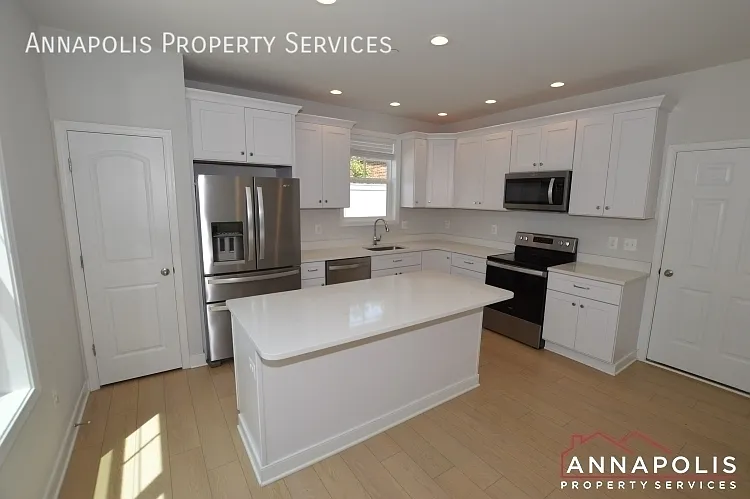 503 Highland Dr — Photo 3