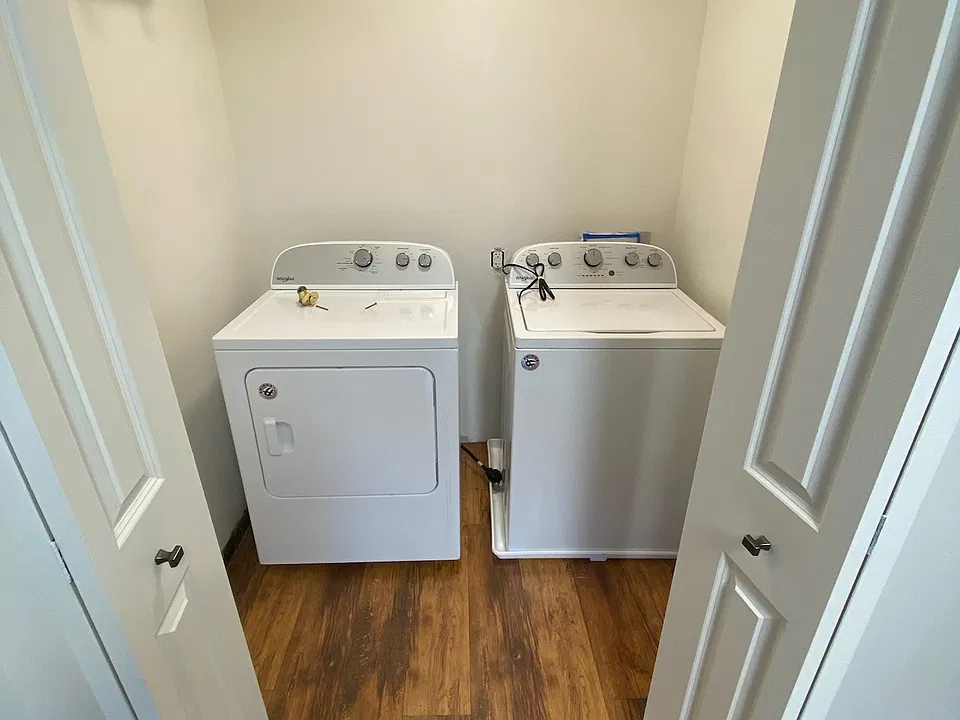 1st floor washer/dryer in unit