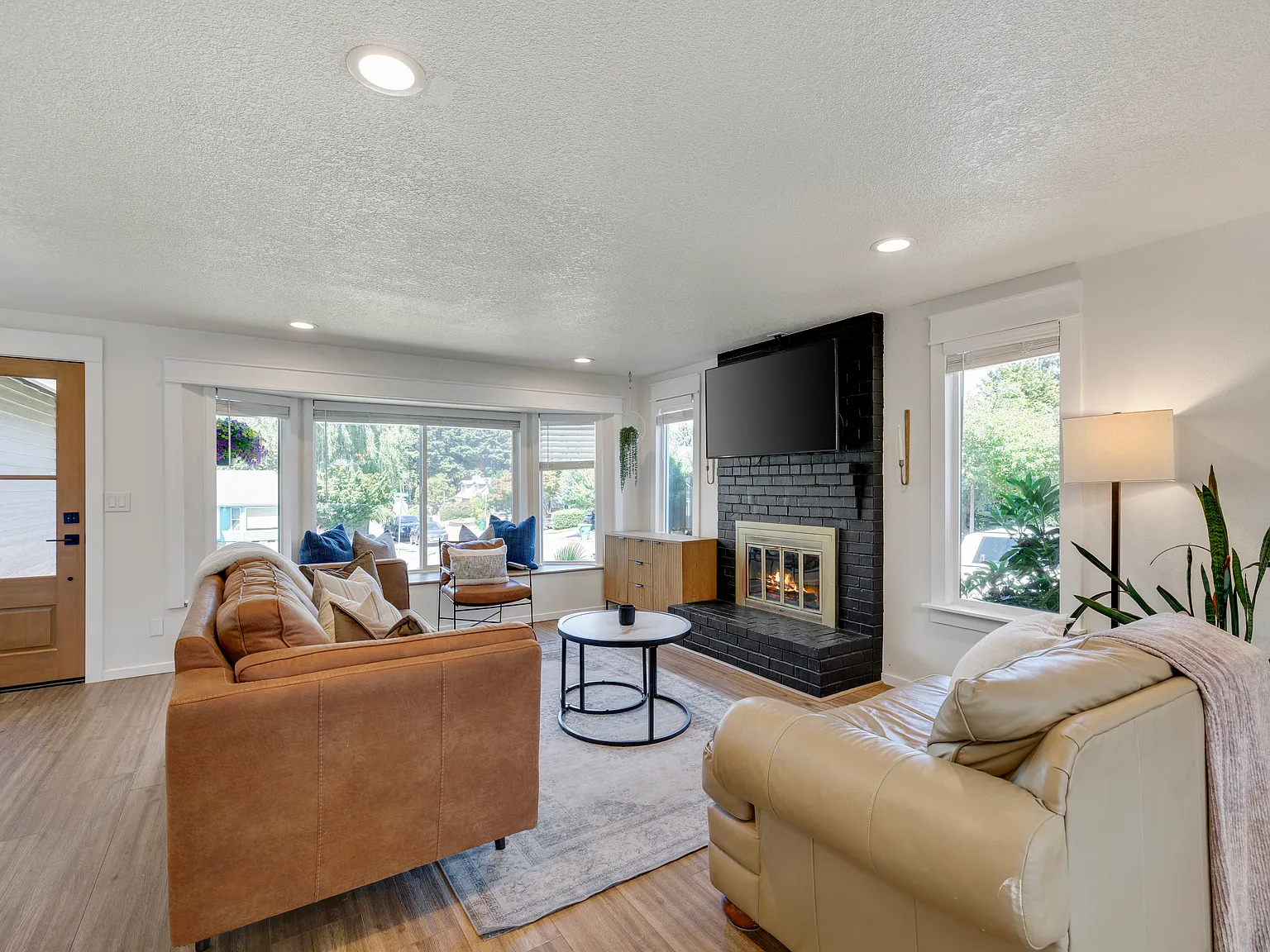 3 bed, 1258 sqft, $2,700 — Photo 3