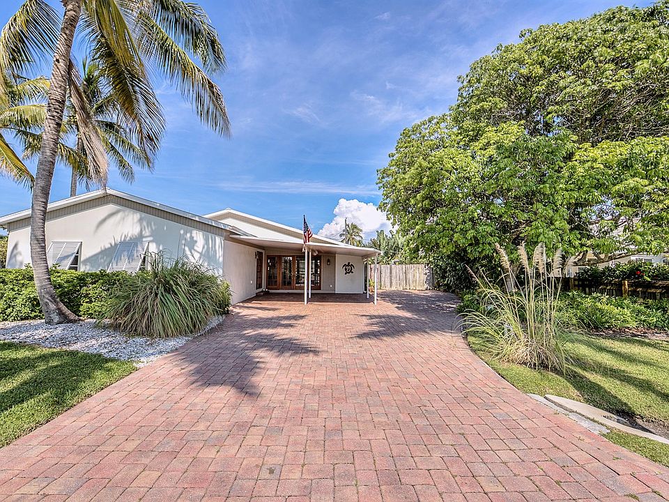 Front entry of Sans Souci, Carport and side drive access.