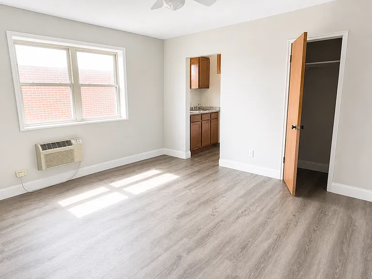 5559 Bartlett St — Photo 2