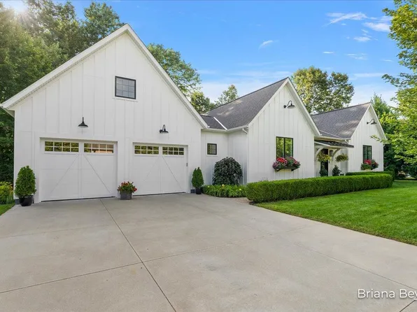 3386 Gaslight Ln, Saugatuck, MI 49453