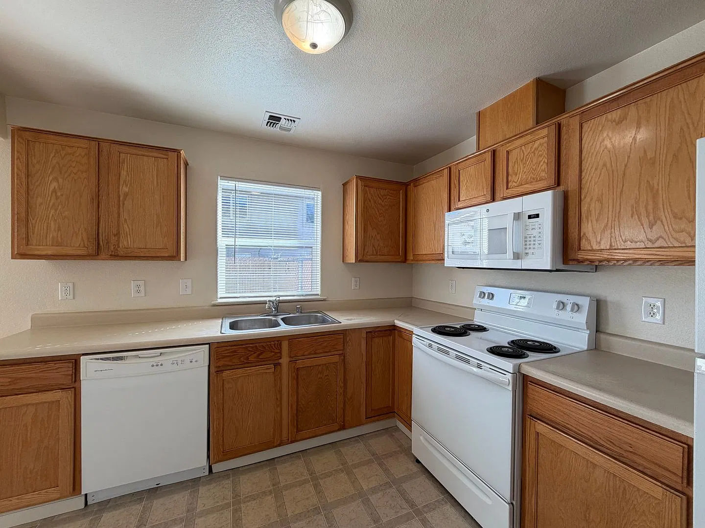 655 Sunny Lane — Photo 3