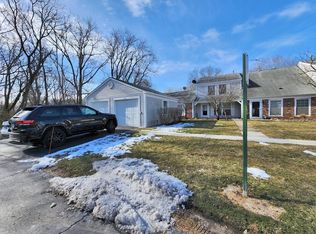 24 Silver Tree Cir, Cary, IL 60013