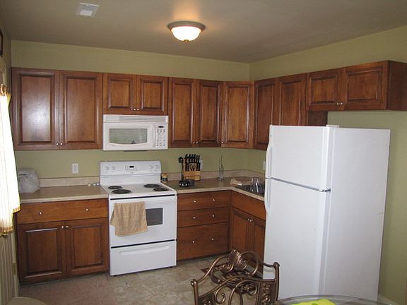 4th image of 311 W Majestic Dr