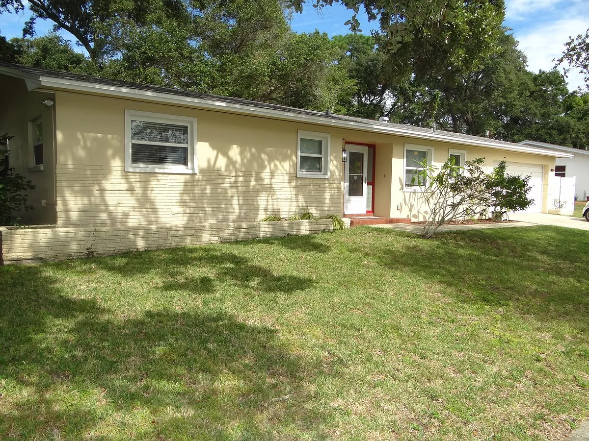 Building Photo - 1020 San Salvador Dr
