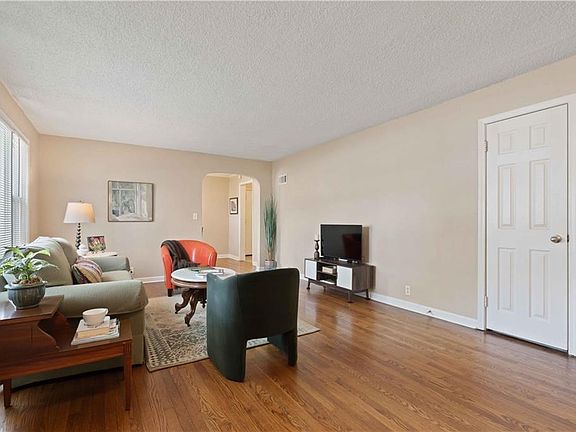 4th image of 5704 Maywood Ave