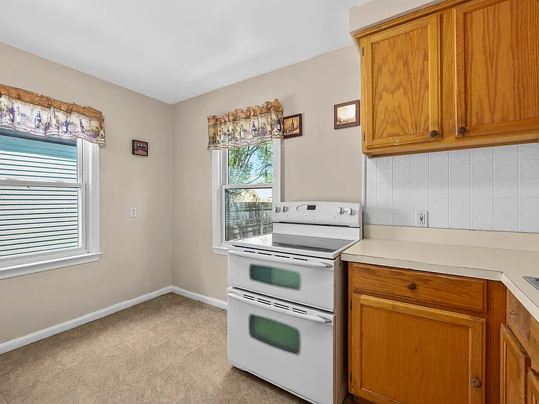 7490 Lamphere — Photo 9