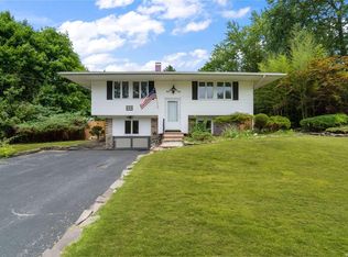 293 Old Town Rd, East Setauket, NY 11733