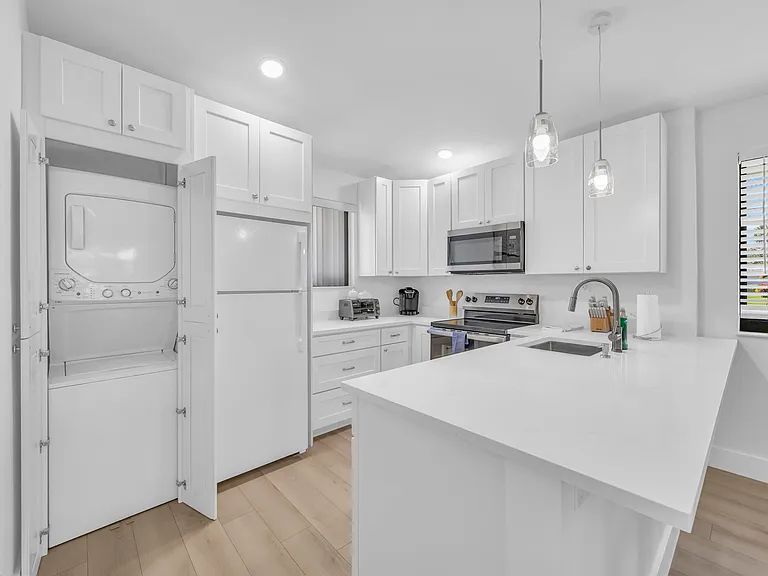 836 Club Dr — Photo 18