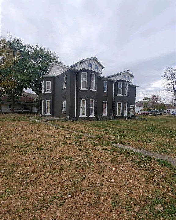 1st image of 222 S Roosevelt Ave