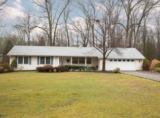 18 Prescott Cir, Lebanon, NJ 08833