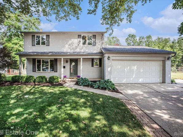4238 Greensboro Dr, Troy, MI 48085