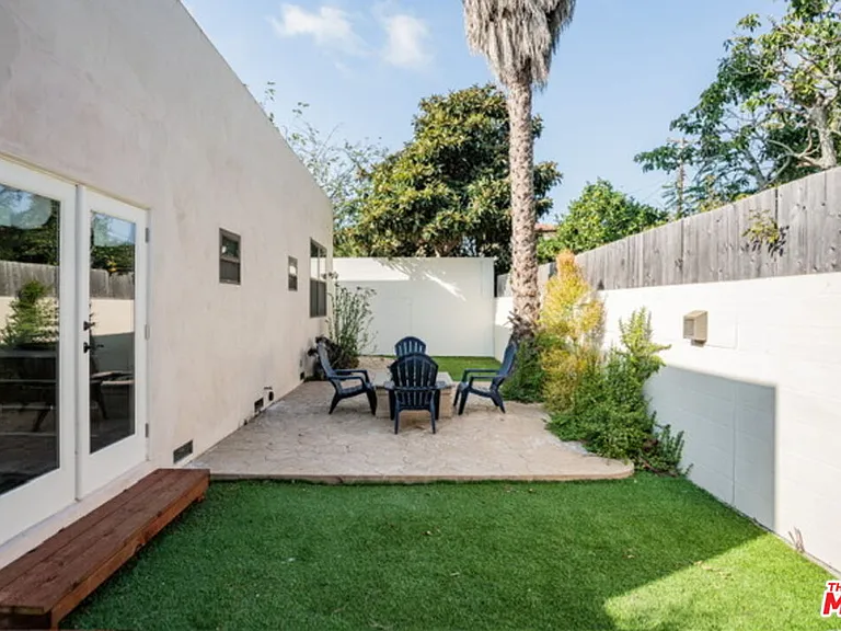 3718 S Barrington Ave — Photo 20