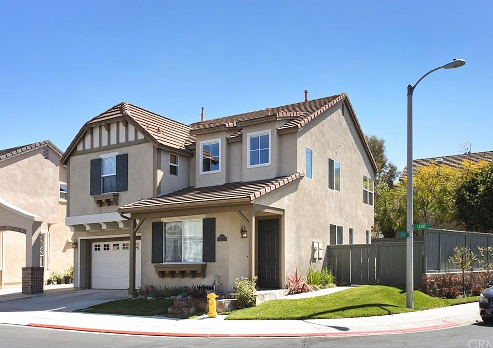 1st image of 18 Leeds Ln