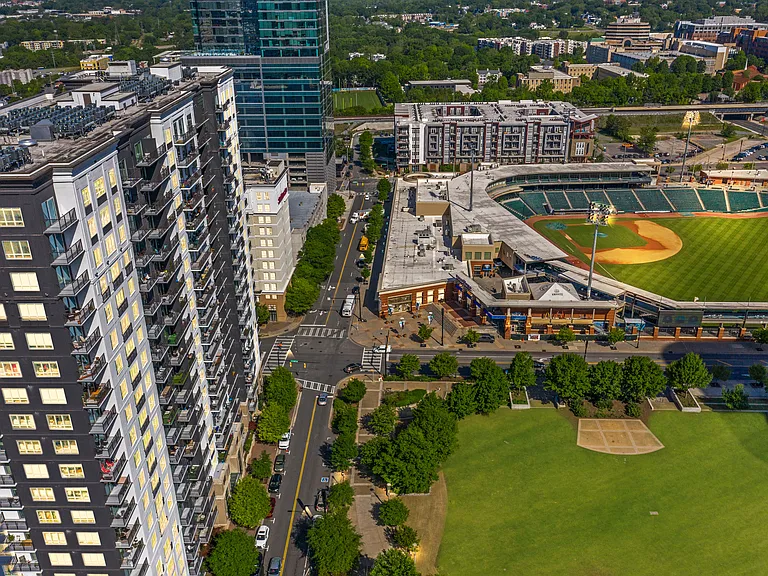 Bell Uptown Charlotte — Photo 33