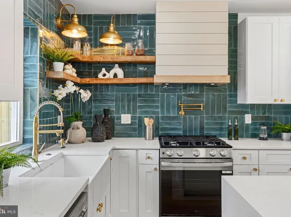 1530 N Lawrence St, Philadelphia, PA 19122