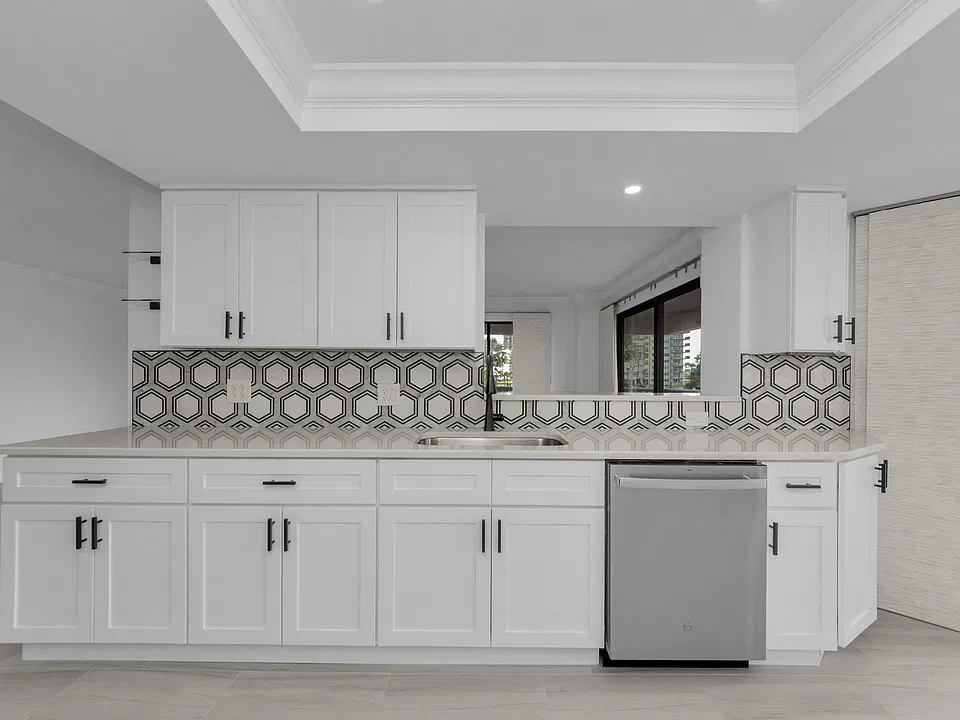 35-web-or-mls-Kitchen 3_07152025