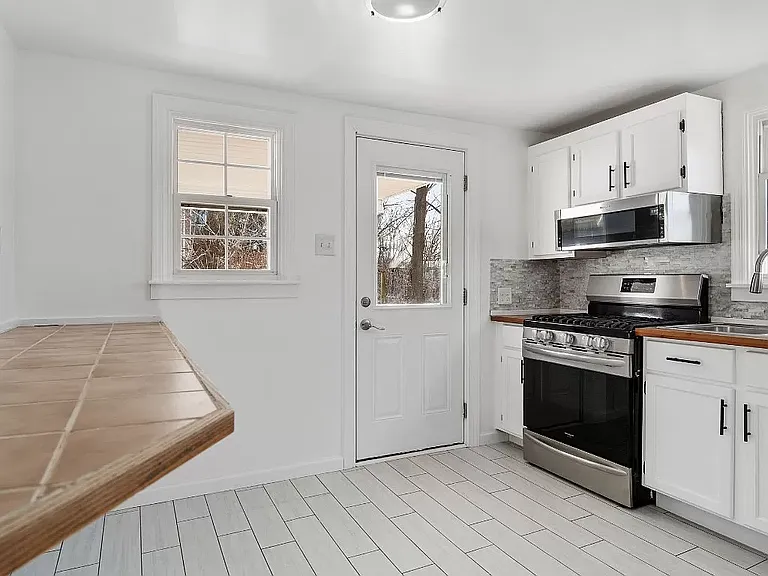 56 Powers Rd — Photo 11