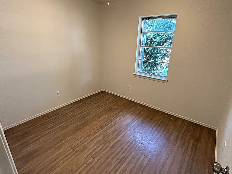 2300 Meadow Crst — Photo 6