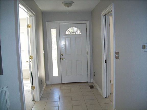 3rd image of 25 Cambria Dr