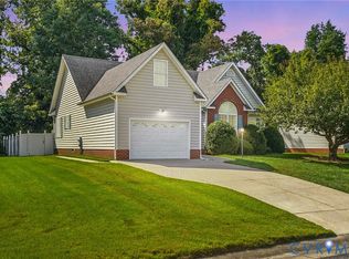 4307 Village Woods Ln, Chester, VA 23831