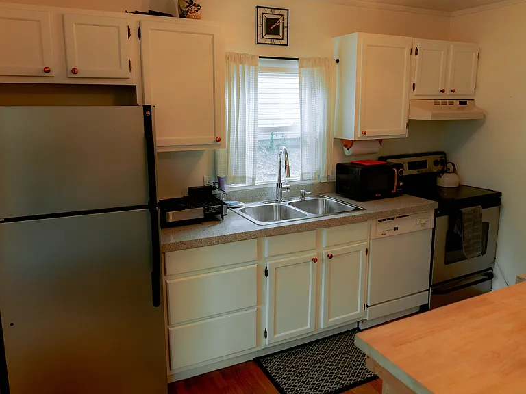 Kitchen w/ Laundry in-unit