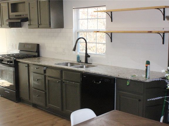 3rd image of 15105 Indian Creek Rd