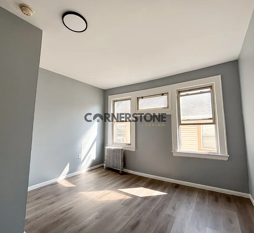 16-18 Crescent Ave — Photo 4