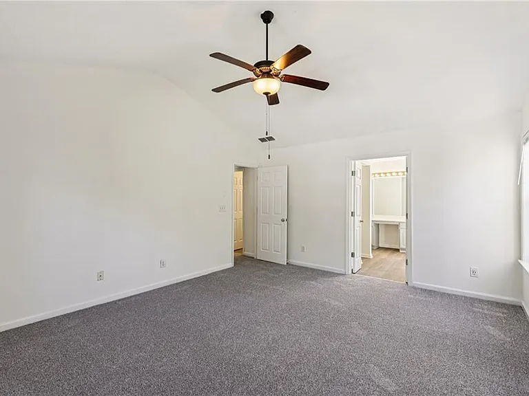 390 Manor Glen Dr — Photo 4