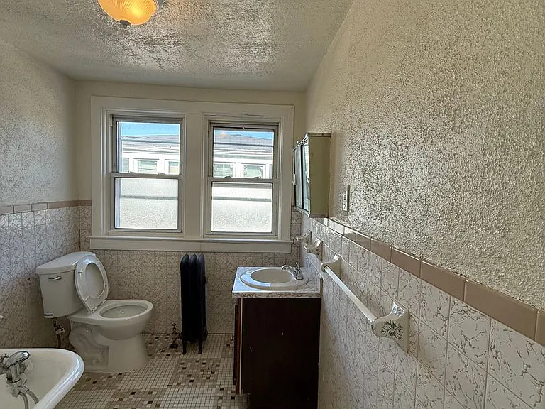 1442 W State St — Photo 27
