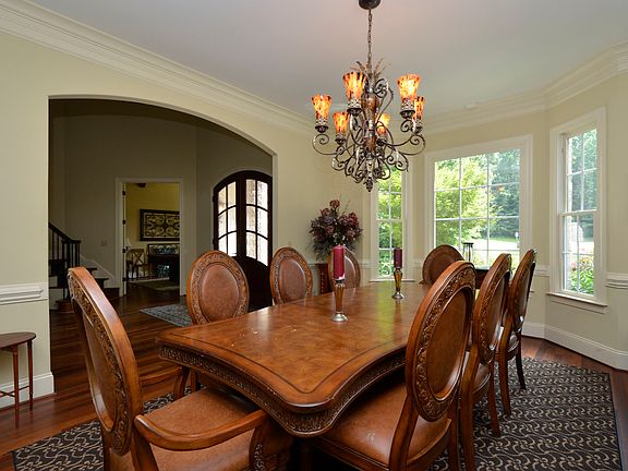Elegant Formal DIning Room
