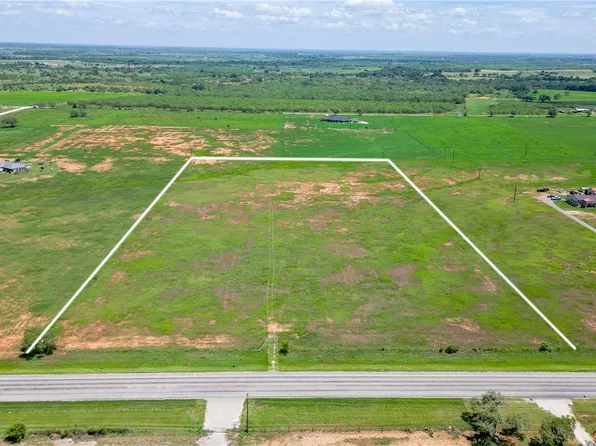 2141 State Highway 97 W, Floresville, TX 78114