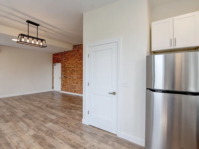 105 Parsons Ave #4 — Photo 7