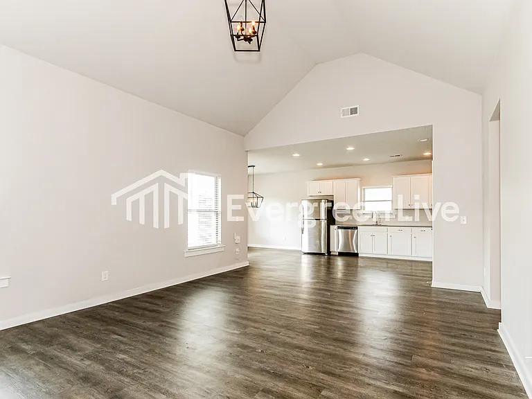 156 Wolf Ln — Photo 4