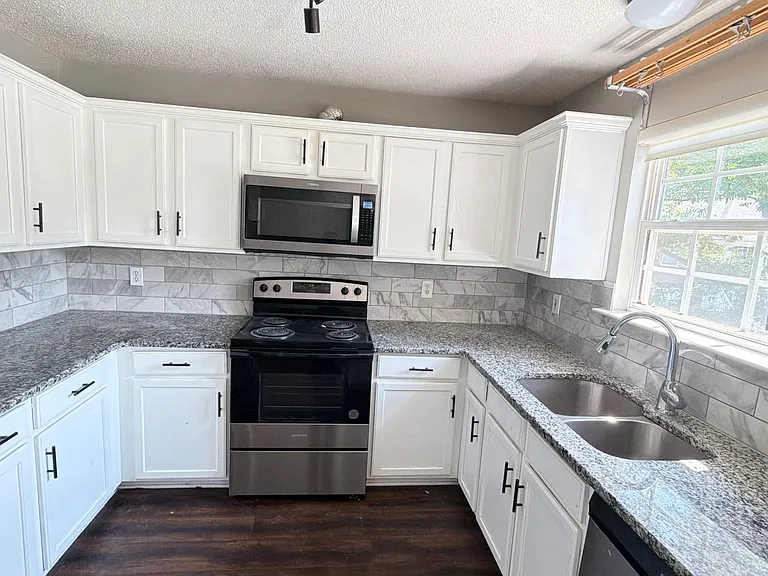 2400 Hampton Estates Dr SW #A — Photo 21