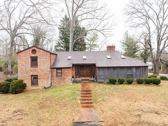 3rd image of 256 N Blue Ridge Tpke