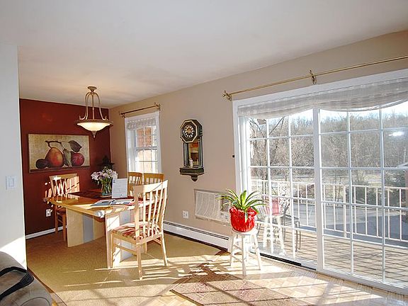 Sunny and Spacious Unit with Balcony