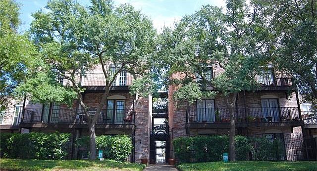 Front Entrance to the complex