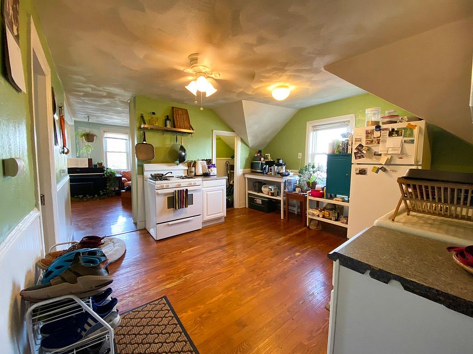1st image of 58 Gesler St Floor 3